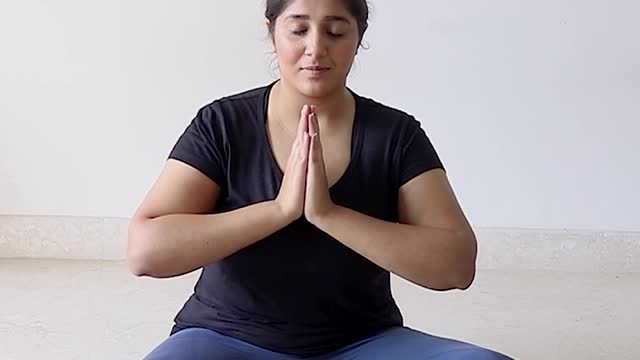 Indian Desi Big boob girl making Yoga