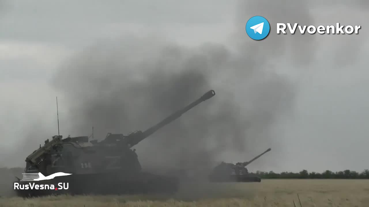 Ukraine War - Russian self-propelled guns MSTA-S destroy armored vehicles