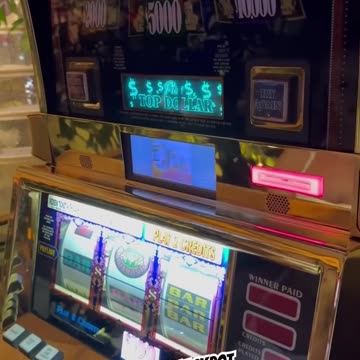 When the light turns green, please don’t pull the card out 😬 #wynn #vegas #bellagio #mgmgrand