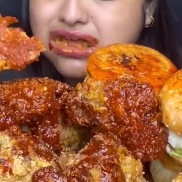 maddyeats eating KFC burger #shorts #viralvideo #maddyeats