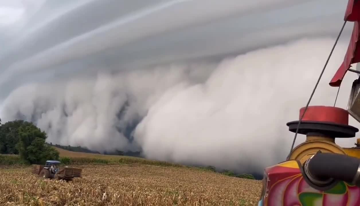 Shelfcloud & Storm in Thailand