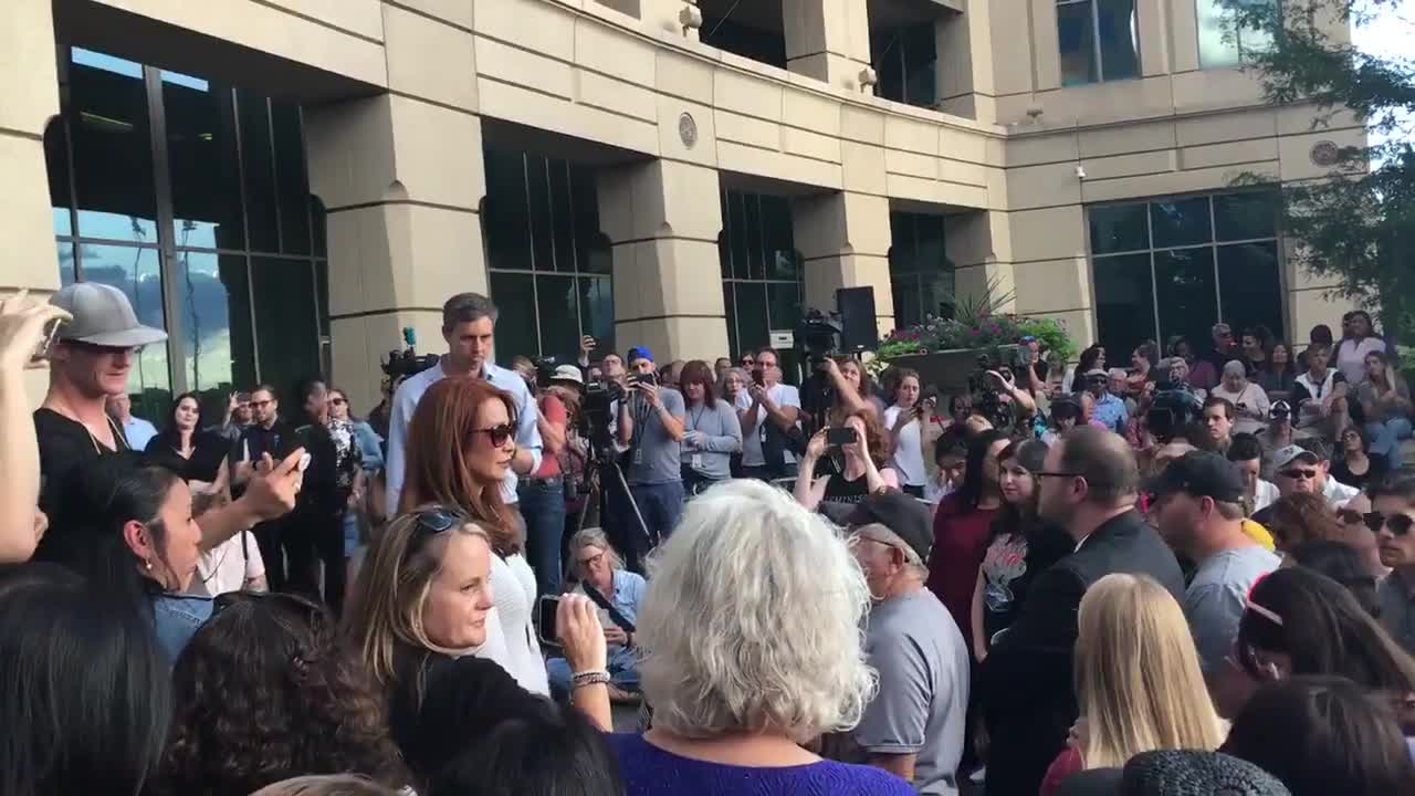 Woman confronts O'Rourke on gun confiscation pan