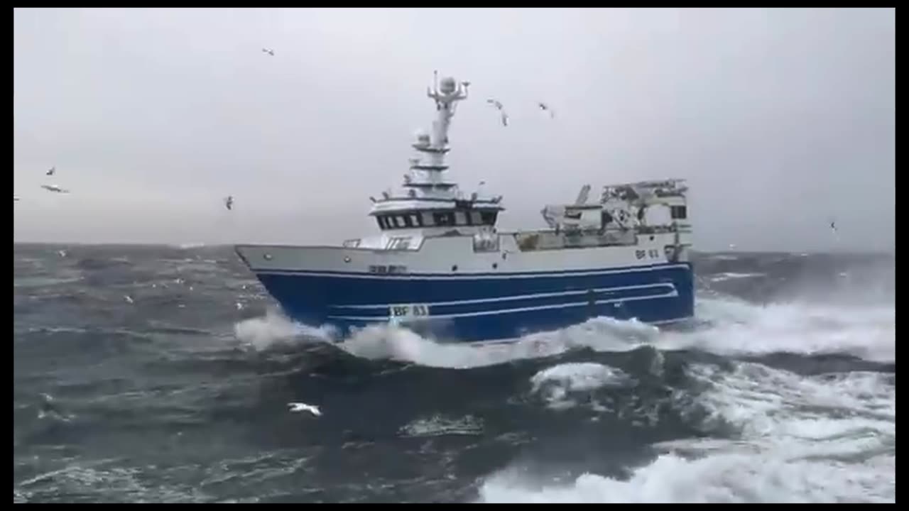 How a small ship faced on a ocean storm