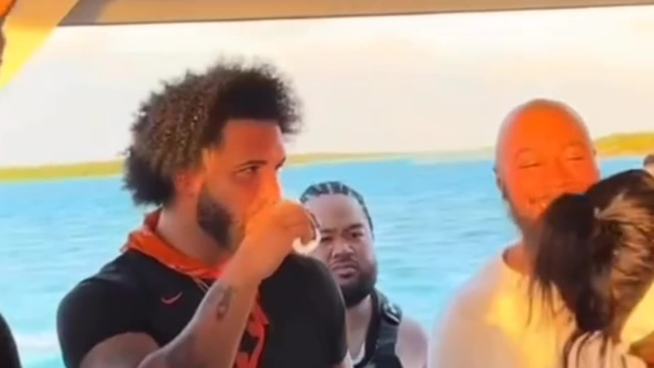 Drake buys everyone at the bar in Turks & Caicos a shot