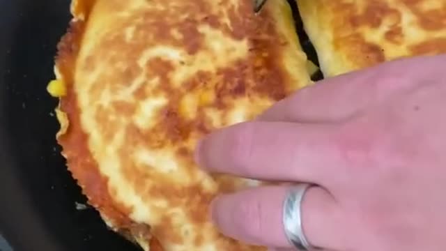 Braised pork pancakes