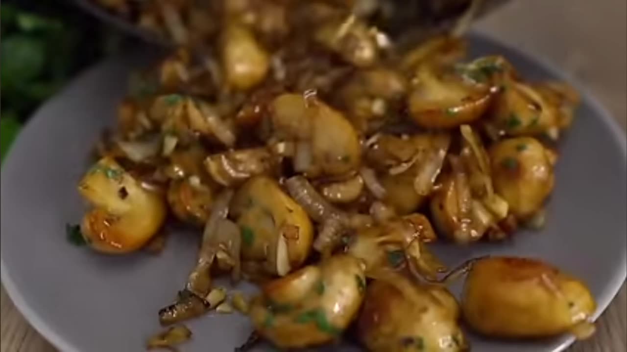 Fried mushrooms with onions and parsley, wonderful #mushrooms قارچ #پیاز#