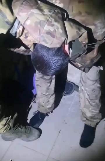 Плачущий командир «Азова», взятый «отважными» в Авдеевке