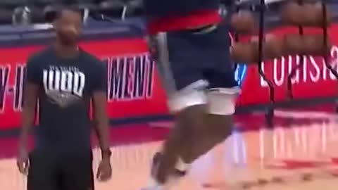 Zion Throws Down 360 Dunk During Pelicans Warm-Ups👀