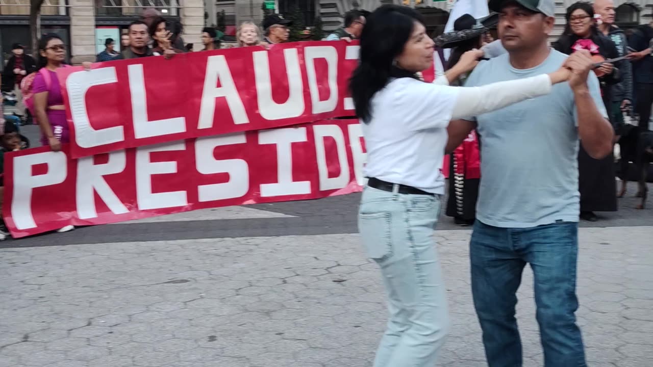 En Nueva York dicen: ¡Gracias expresidente AMLO! Bienvenida presidenta Claudia Sheinbaum Pardo. 2of6