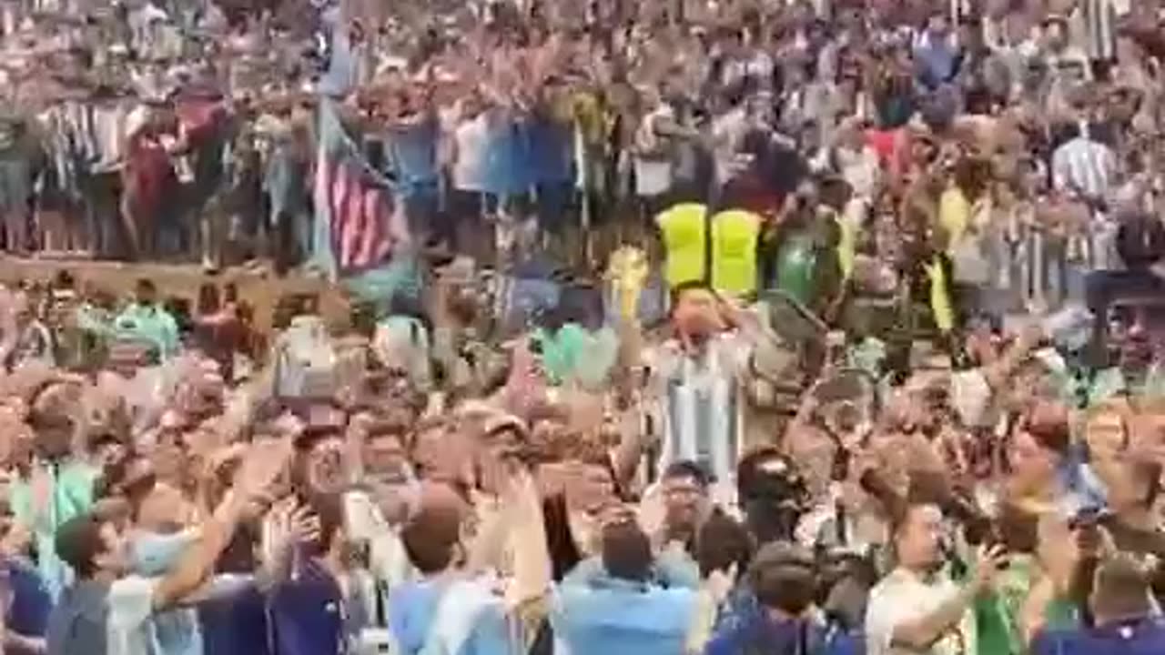 Messi Lifting World Cup