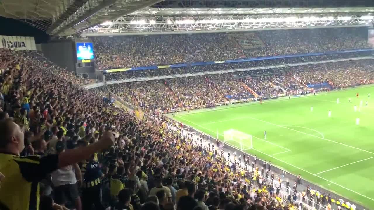 La-la-la-la, Vladimir Putin!” - Fans of the Turkish football club