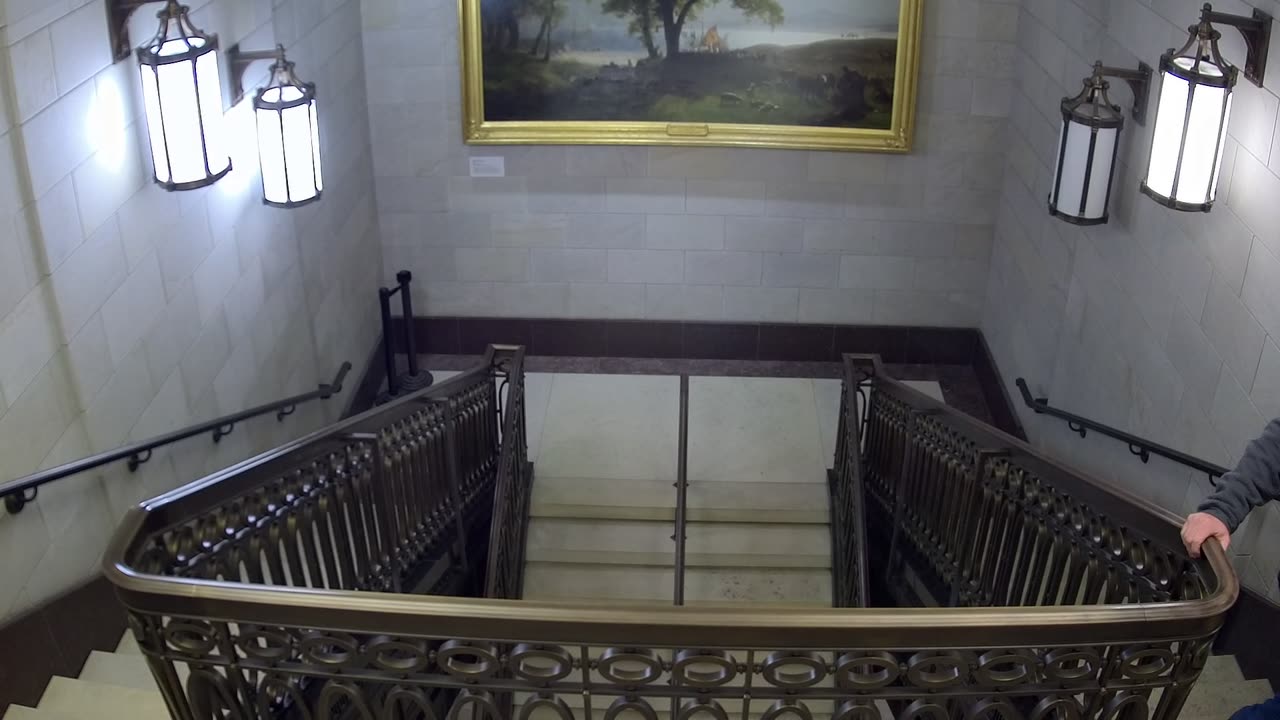 7218USCH03GalleryStairs_2021-01-06_14h20min01s267ms.mp4