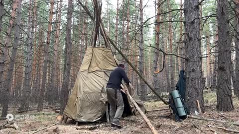 Camping - in tents with my daughter - baking pizza in the oven