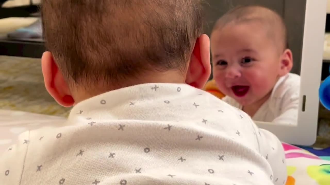 Baby's infectious laugh 😍 ⠀⠀We would love to know what’s going on inside his head 😂 ⠀⠀⠀⠀⠀⠀⠀