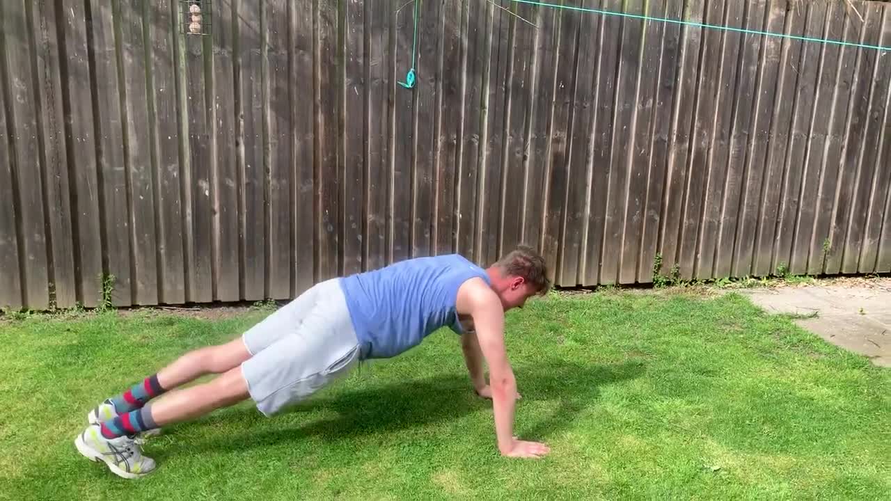 ANOTHER OUTDOOR FITNESS EXERCISE SESSION WHILE BRITAIN IS ON LOCKDOWN ( WORTH WATCHING)