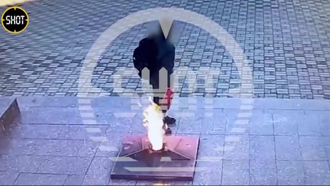 A boy in Mozhaysk put a fire extinguisher in the eternal flame, now faces up to 20 years in prison