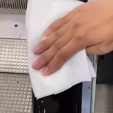 This is how dirty shopping mall escalators can be