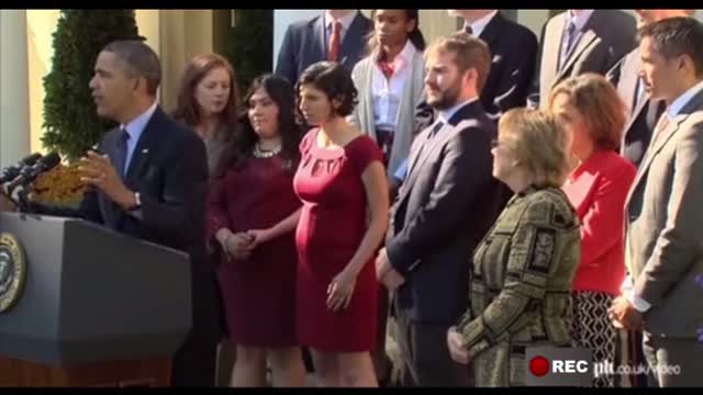 Obama “Saves ”Fainting Pregnant Women Live