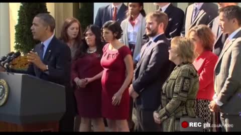 Obama “Saves ”Fainting Pregnant Women Live