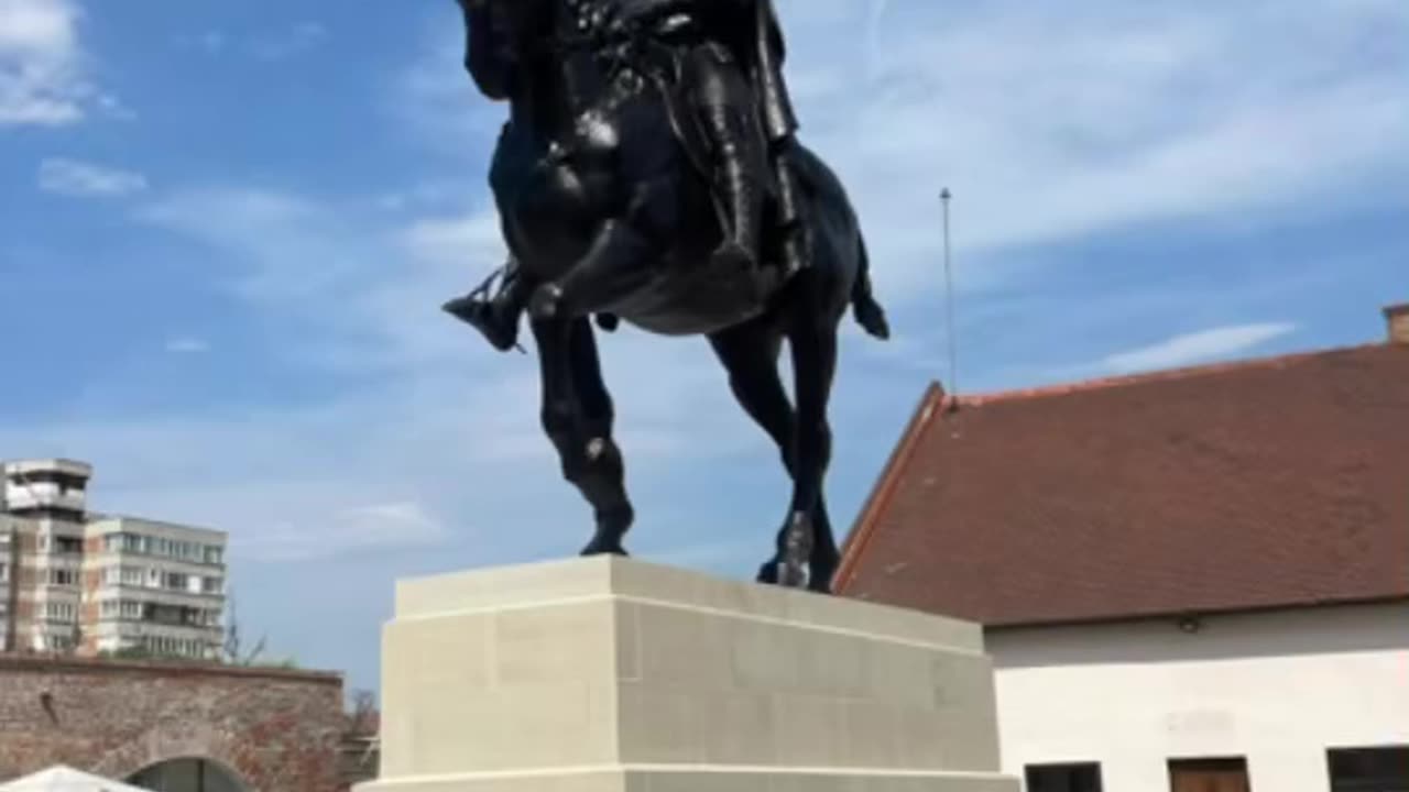 Statuia regelui maghiar Ladislau I, a fost inaugurată pe furiș de municipalitatea Oradea