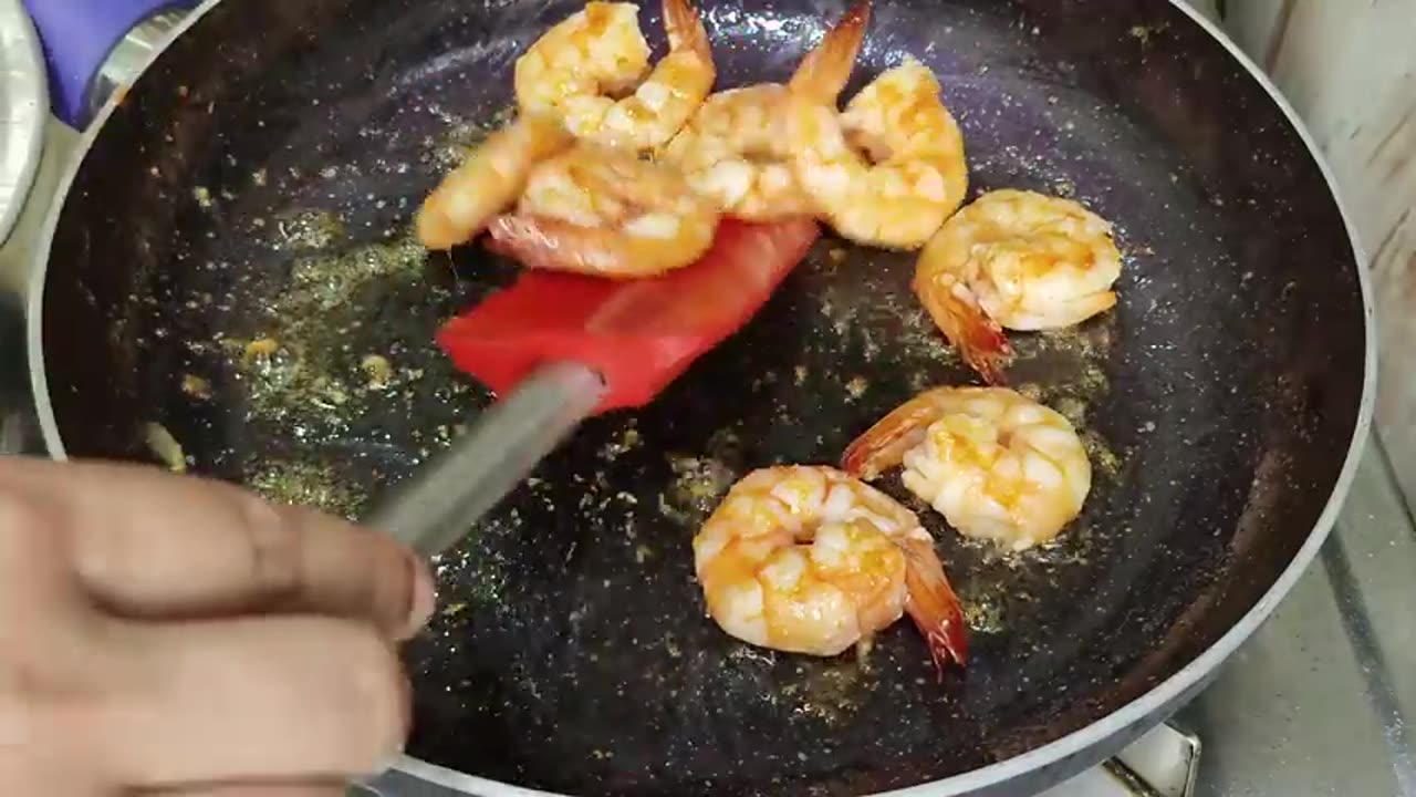 Butter Garlic Prawns | Cheese Garlic Butter Prawns | Creamy Butter Garlic Prawns Recipe