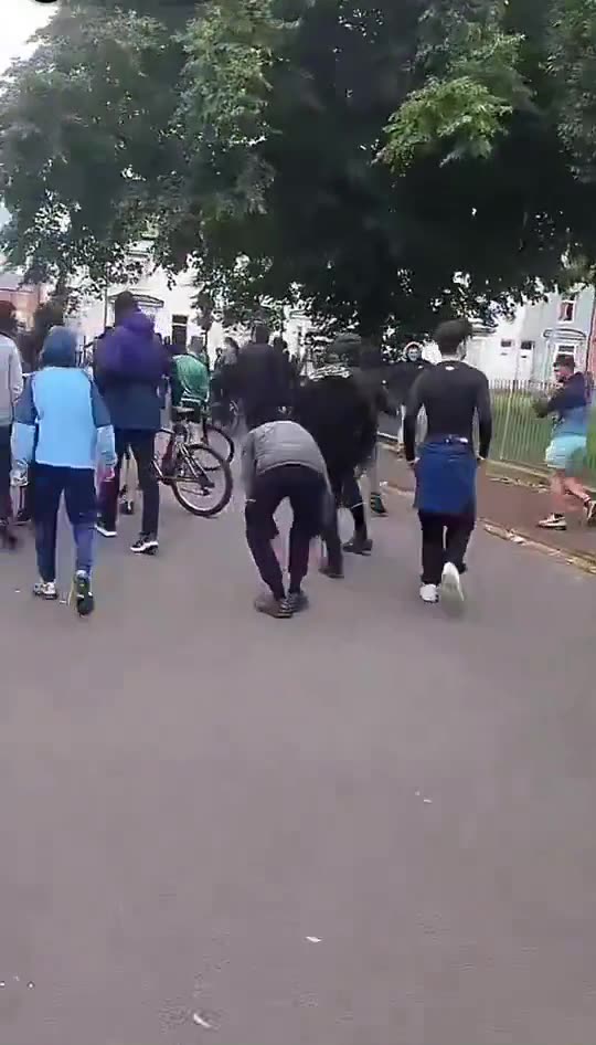 BREAKING: 🇬🇧 Anarchy is happening in the UK