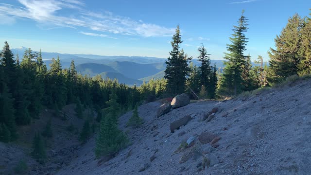 Oregon – Mount Hood – Alpine Trail Perspective – 4K