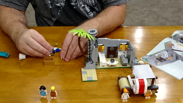 Unboxing Lego 21316 The Flintstones Set