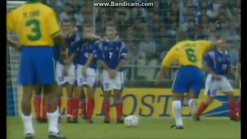 Roberto Carlos amazing free kick for Brazil.mp4
