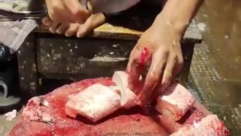 Precision at Its Finest: Masterful Fish Cutting in an Indian Fish Market