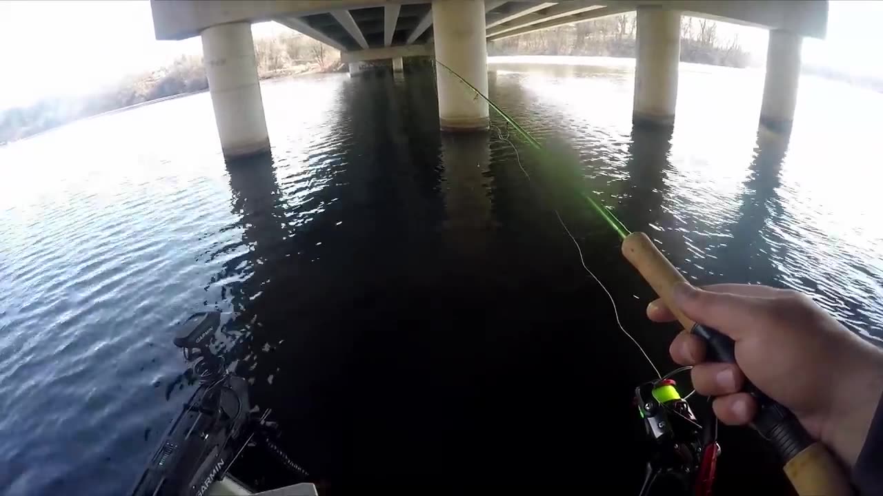 Slip Bobber and Crappie Nibbles (Early Spring Crappie Fishing)