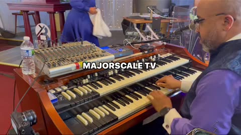 Father In Jesus Name 🎼🎹🎵 @bishop_askew on organ #houseofgod 🕎