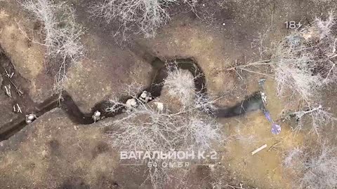 Long-form Combat Footage of Ukrainians Attacking Russian Trench Compound