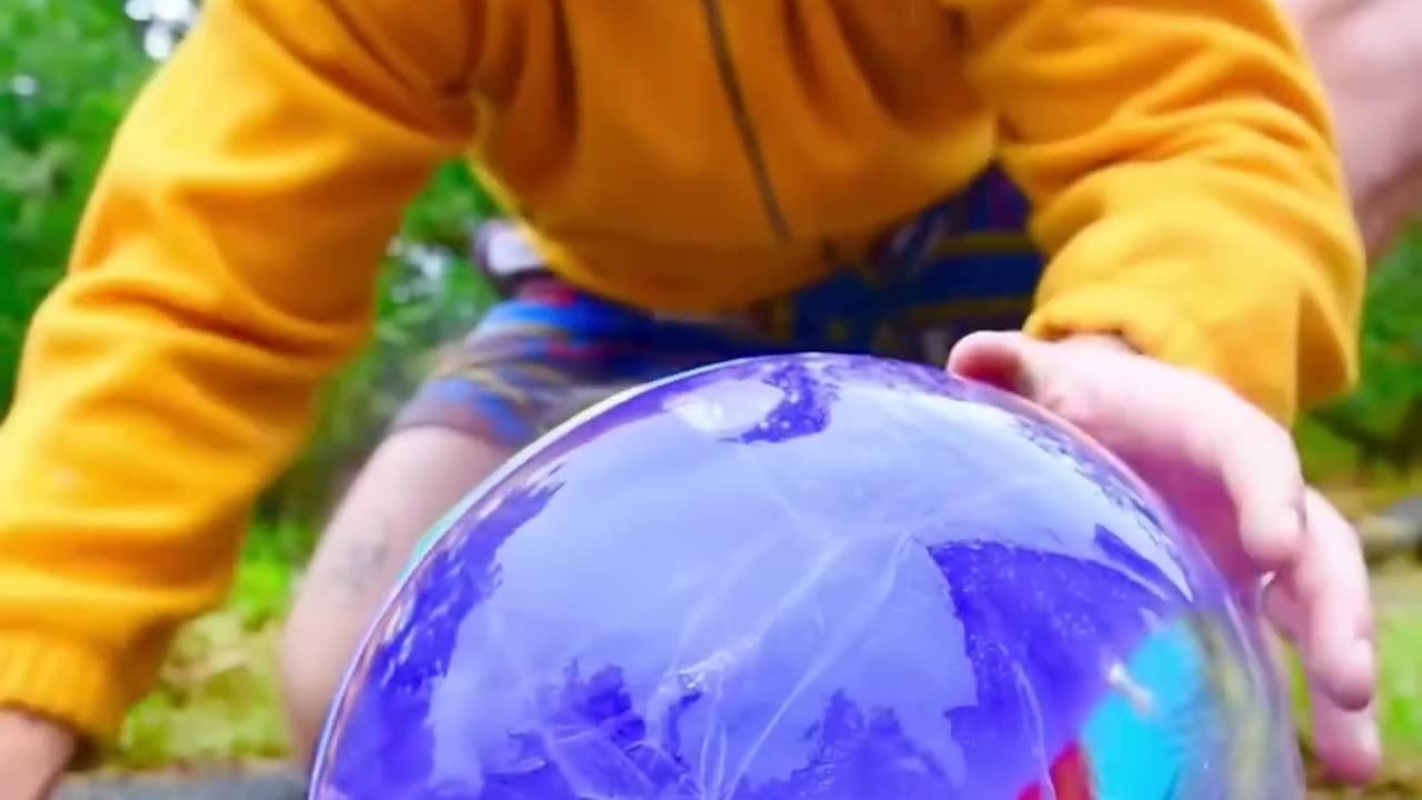 Balloon popping #satisfying