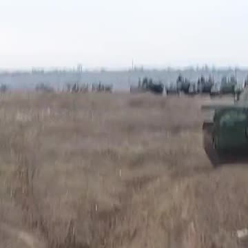 Ukrainian troops amass for potential assault on Russian positions