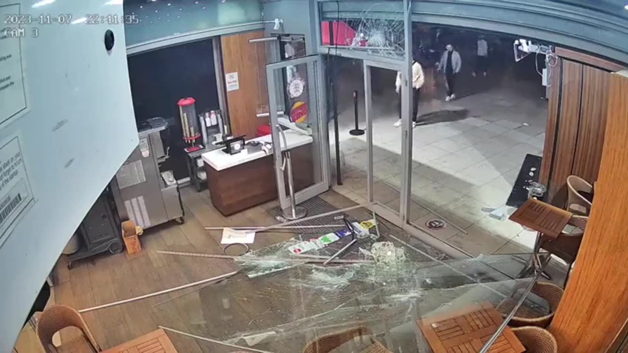 Turkish man attacks a Burger King because has been told that the company supports Israel