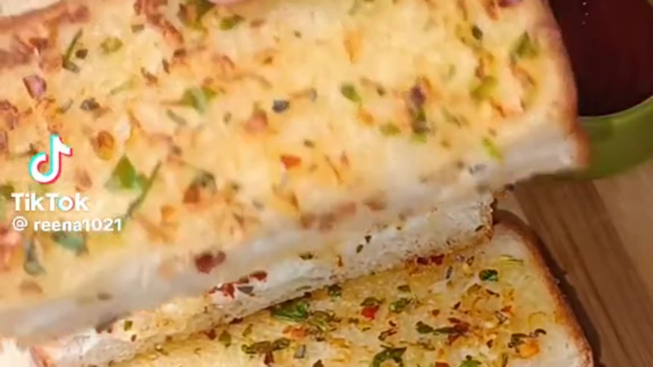 Garlic cheese bread