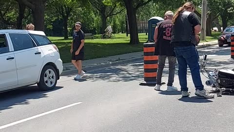 Kid cuts off bikers