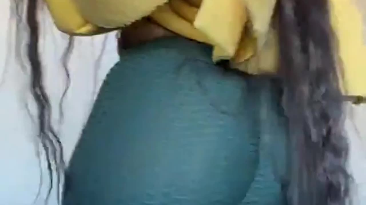 Phfame Dancing and showing off azz in legging [Short]