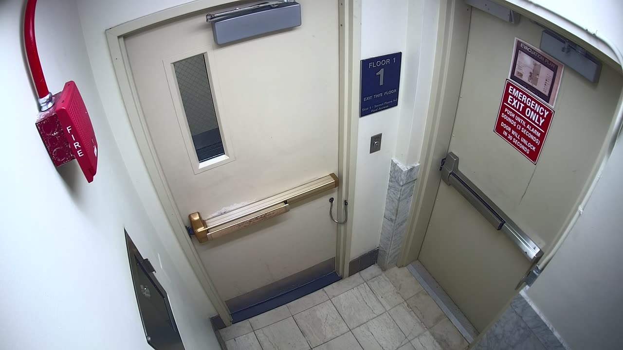 1674HQOB01EExitNEStairwell_2021-01-05_19h20min01s680ms.mp4