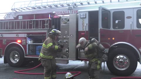 ARRIVAL VIDEO_ Firefighters stretch for kitchen fire 09_05_17