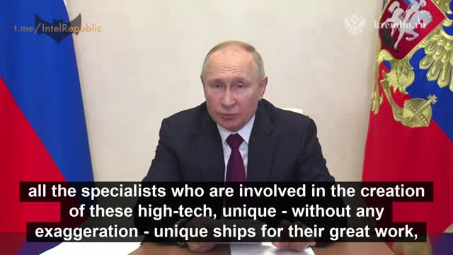 Putin participates in the ceremony of raising the Russian flag on the icebreaker "Ural"