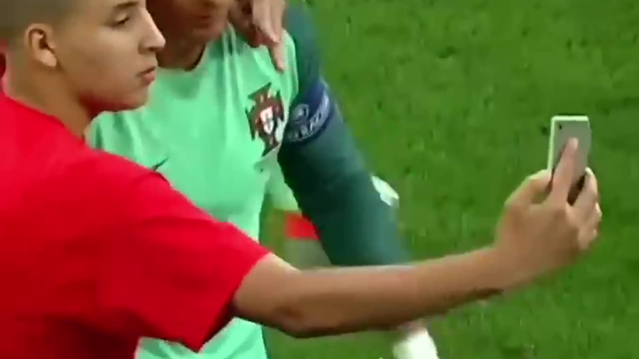 Ronaldo dribbling + goal perfect Cocktail 🔥 #shorts #ronaldo #football