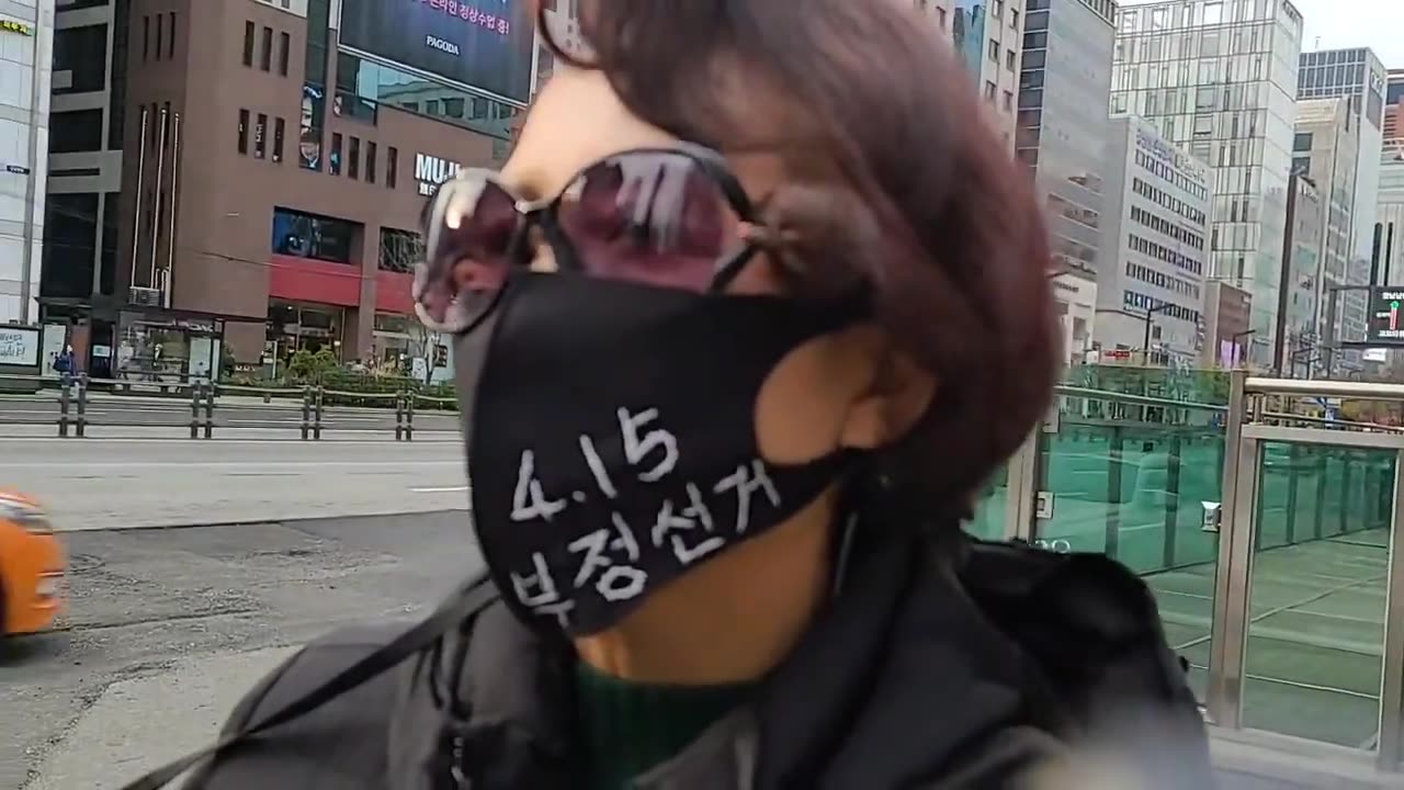 20201207_V3_S03(EcotGTe4_VI)눈으로는 보고 가면 뭘까_ 찾아볼 것을 바라며 시위중, 강남역에서