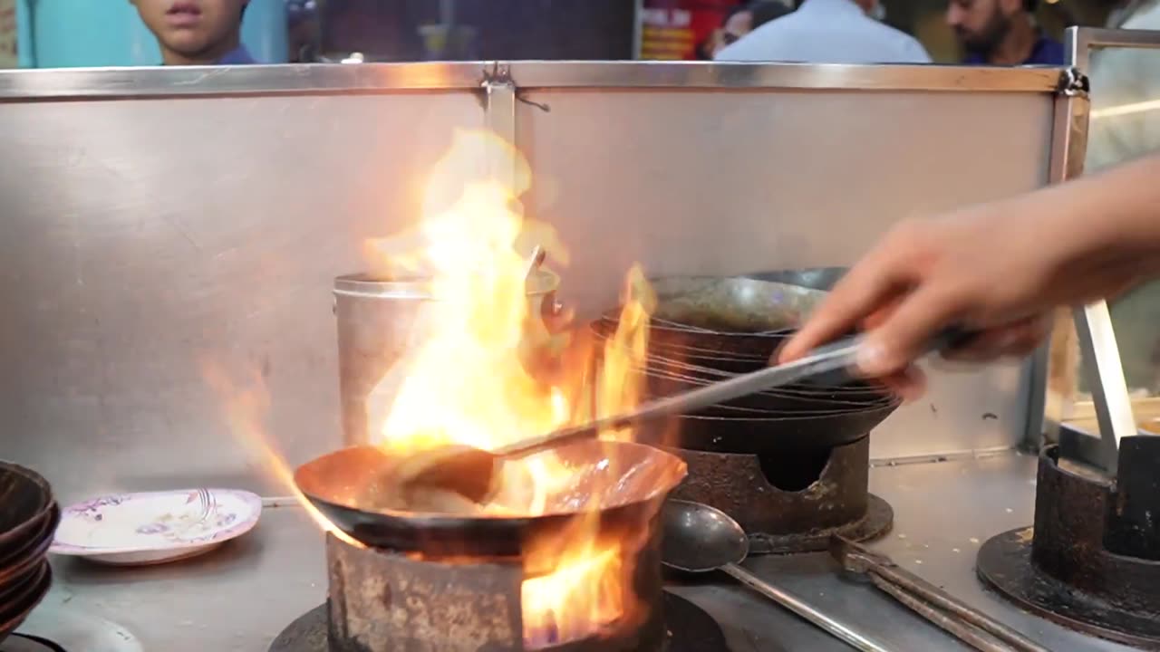 Bahadurabad-Food-Street-ki-Sab-se-Bari
