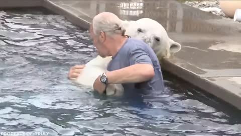 Lion Sees Her Adoptive Dad After 7 Years