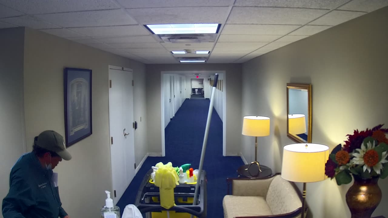 0963USCH04S405Hallway_2021-01-05_06h00min01s163ms.mp4