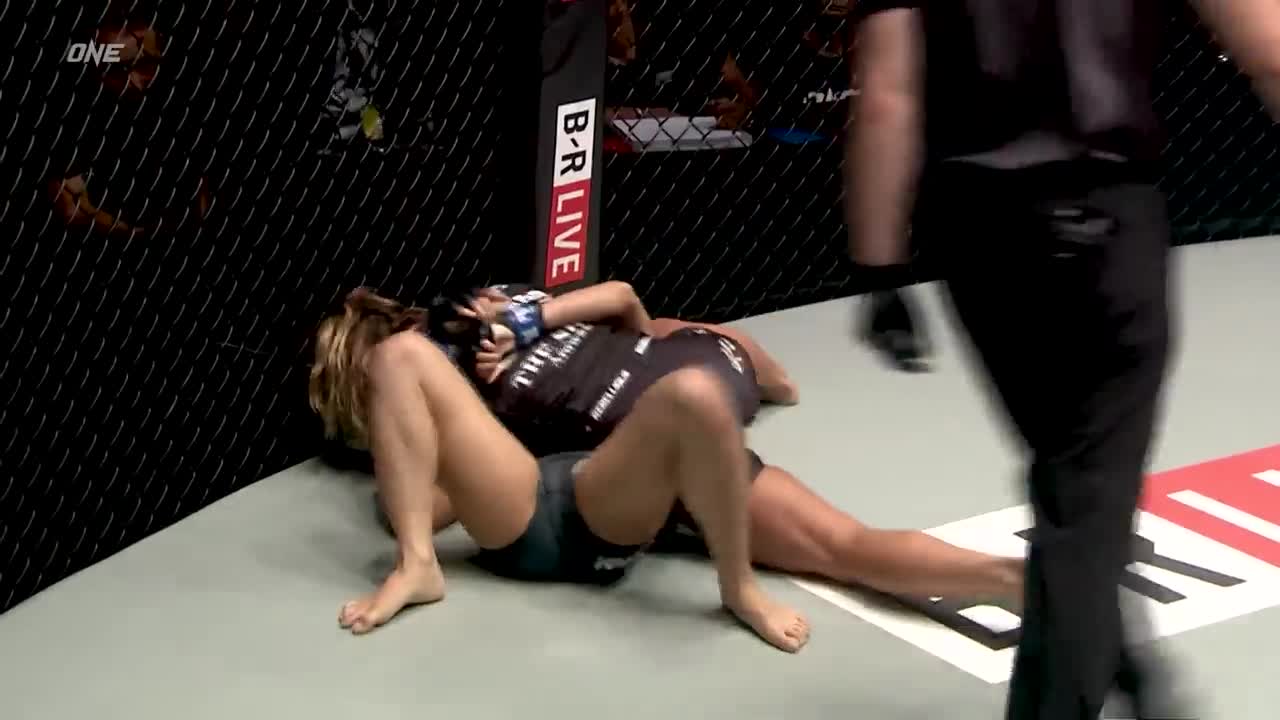 Itsuki Hirata vs. Rika Ishige _ Full Fight Replay
