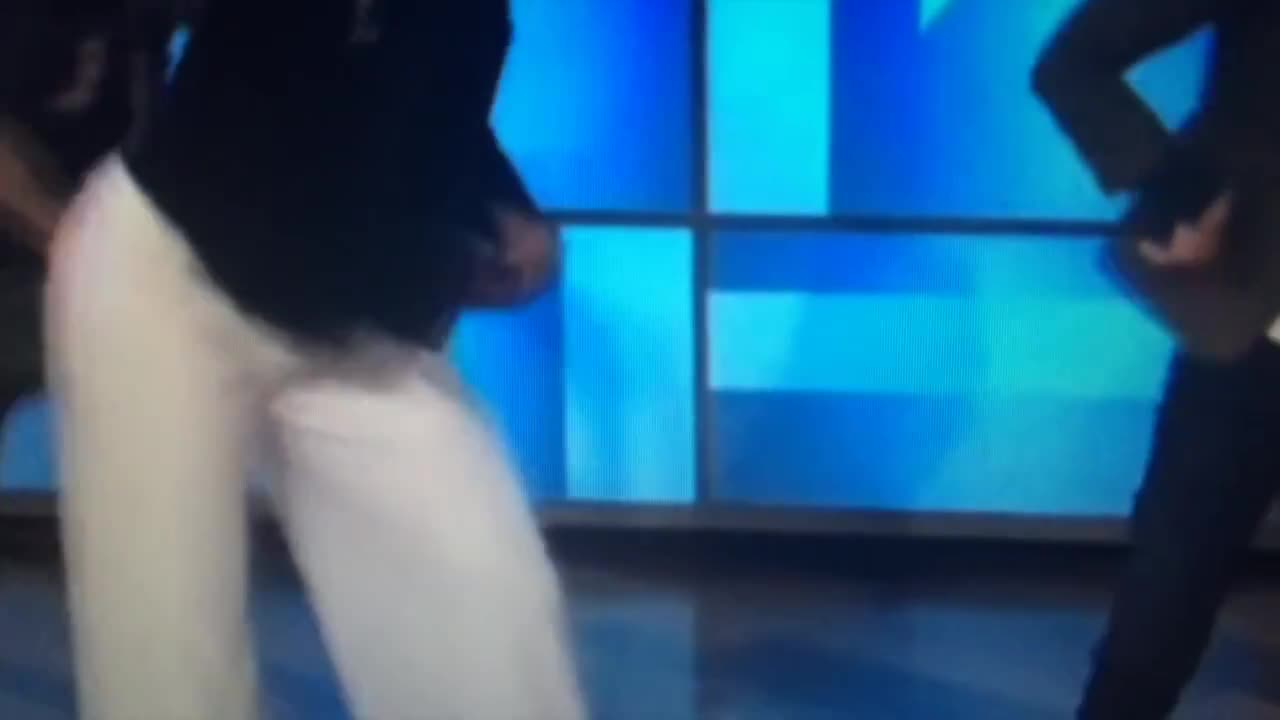 Michelle Obama Shows Her Penis On The Ellen Show