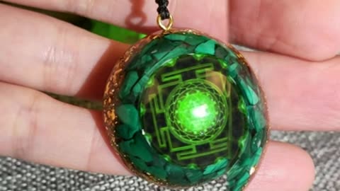 Green Crystal Orgone Pendant Necklace Reiki Spiritual Healing Energy Jewelry